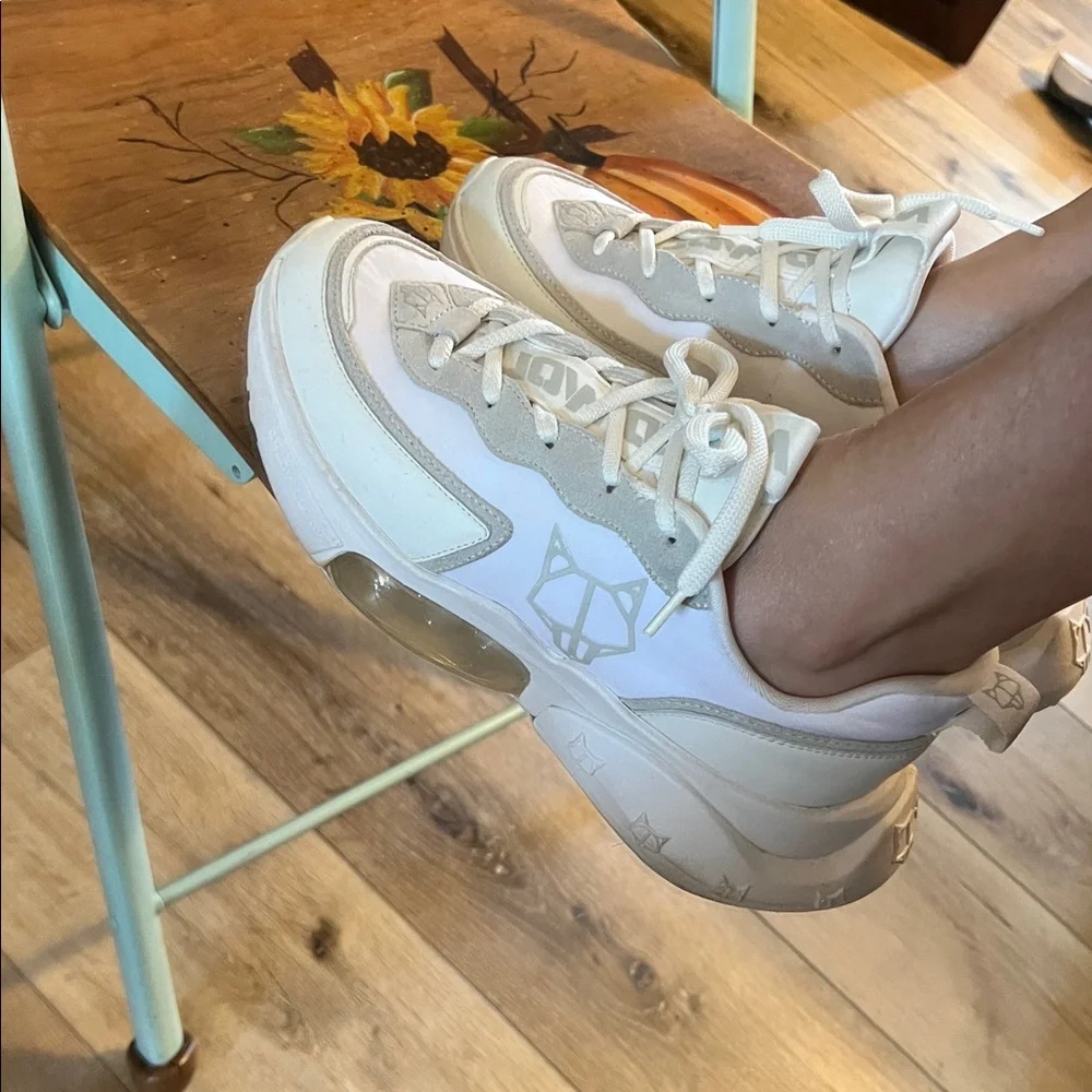🛑 1 hour sale. Naked Wolfe, size 9, Turbo Casual White Sneakers w/ Wolf logo - Picture 1 of 11